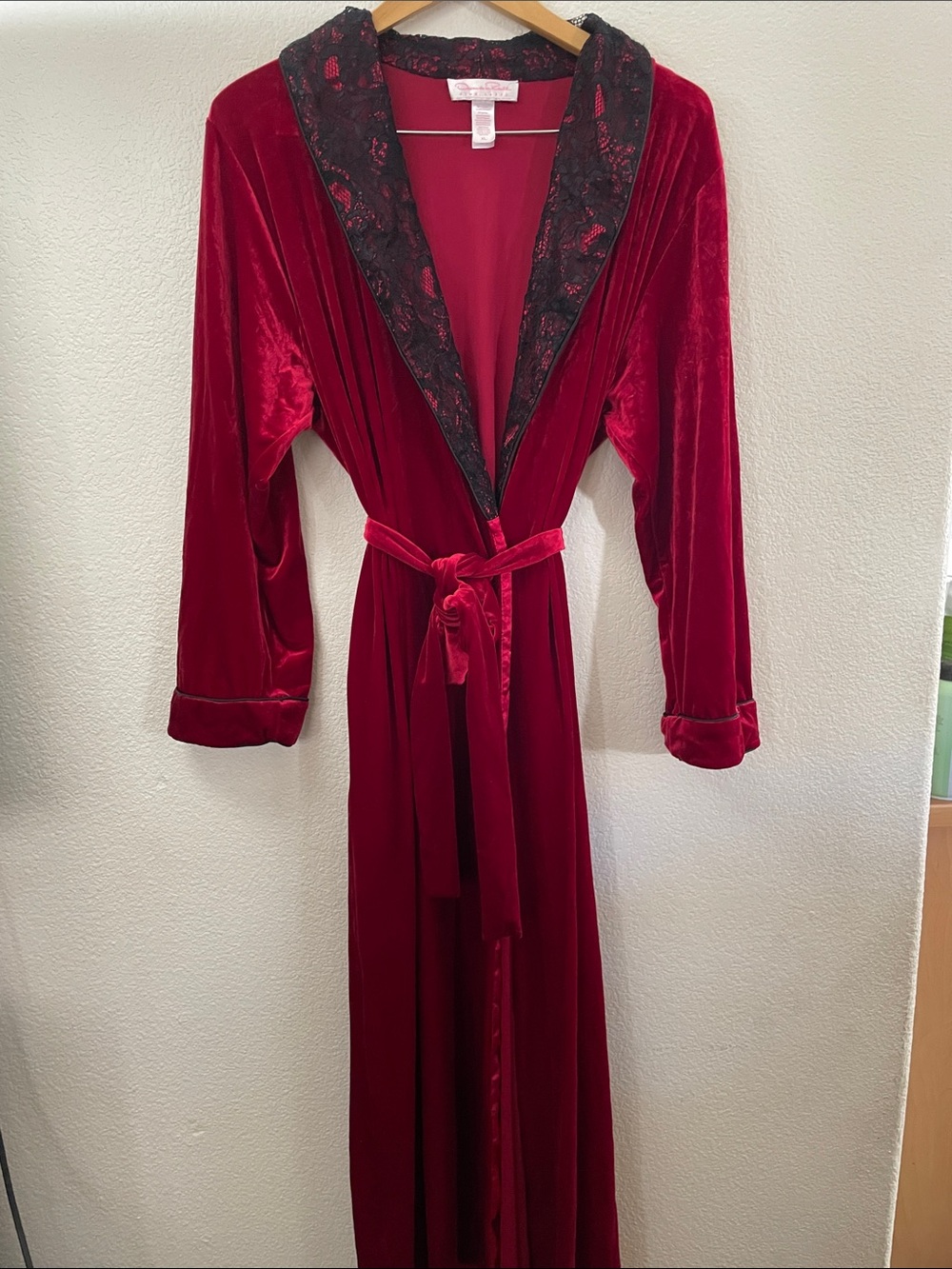 Oscar de La Renta Red Velvet Robe Black Lace Trim pockets dramatic whimsigoth xl